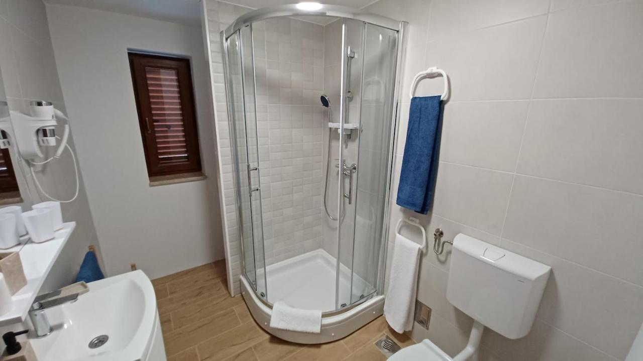 Amaryllis Residence, Apartment Diana & Deluxe Rooms With Shared Kitchen Вели-Лошинь Экстерьер фото