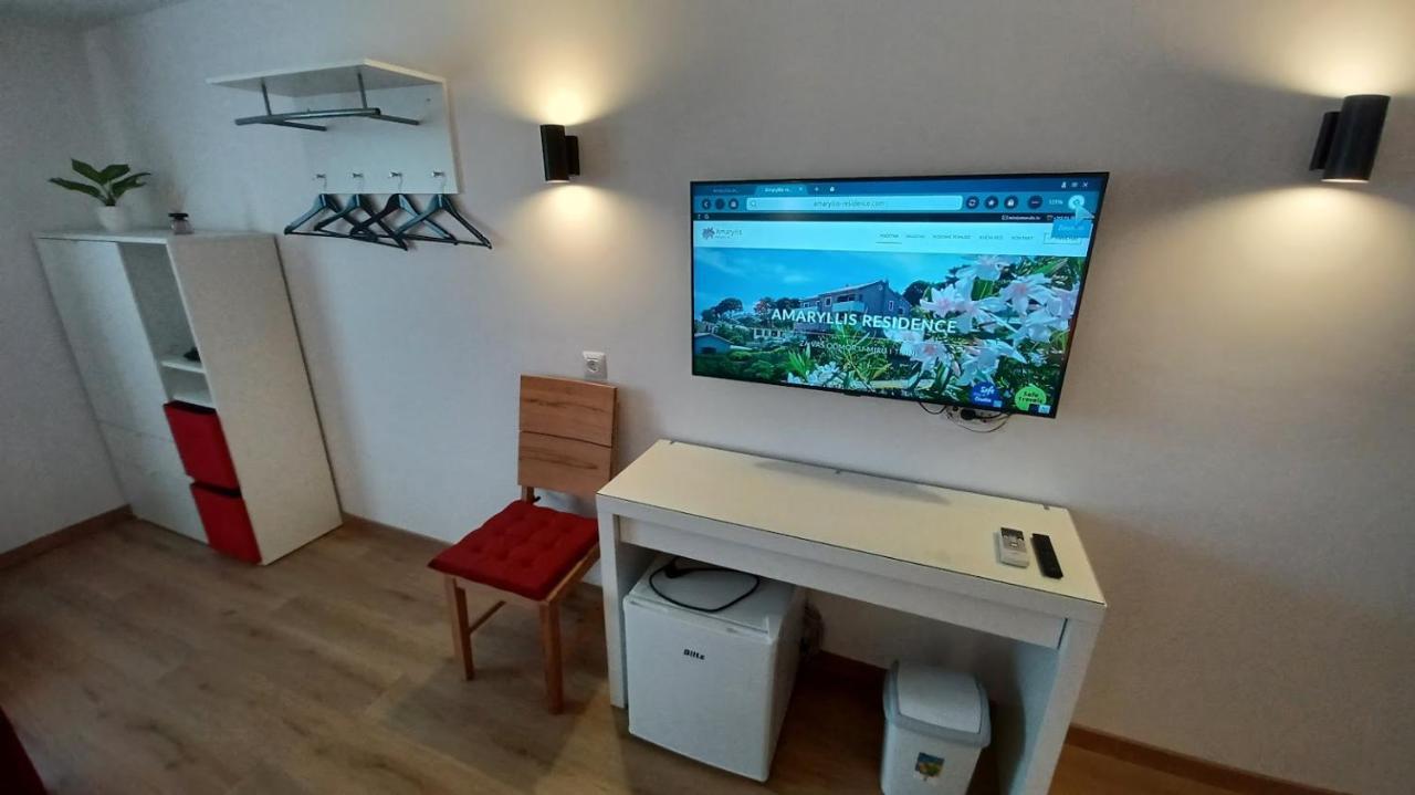 Amaryllis Residence, Apartment Diana & Deluxe Rooms With Shared Kitchen Вели-Лошинь Экстерьер фото